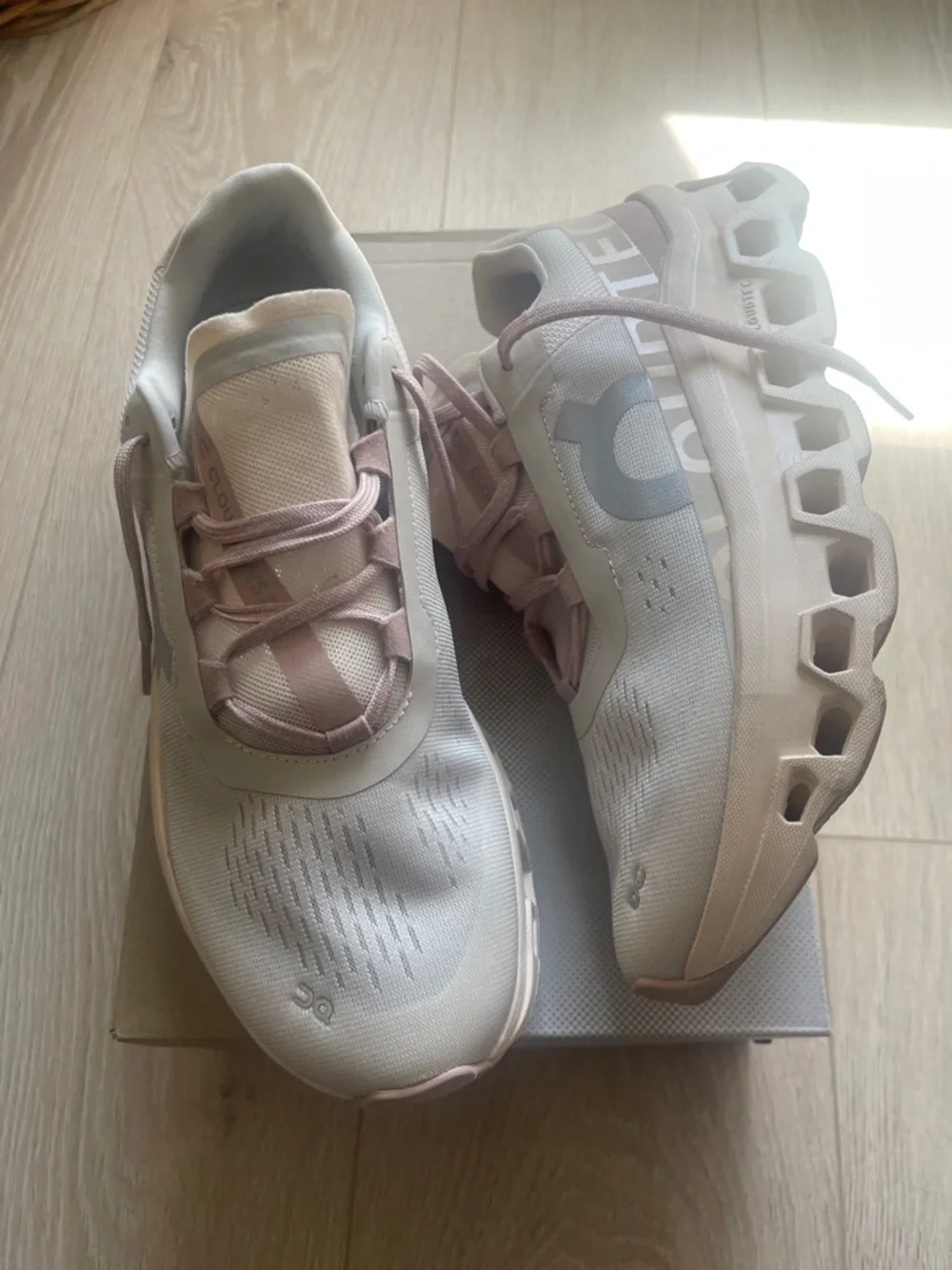 QC Cloudmonster Running Women's Sneakers in Light Pink and White Size: 9.5